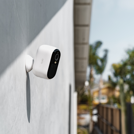 Arlo Essential Security Camera 3rd Gen 2K white battery-powered camera (4)
