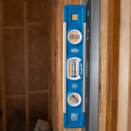 Empire 225mm magnetic torpedo level with blue e-BAND vials and V-groove edge (4)