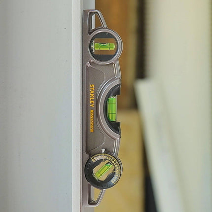 Stanley FatMax 3 vial magnetic torpedo level with silver die-cast aluminium body (3)